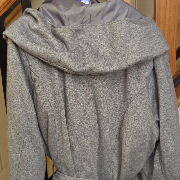 Grey lined coat - Picture 5 of 5